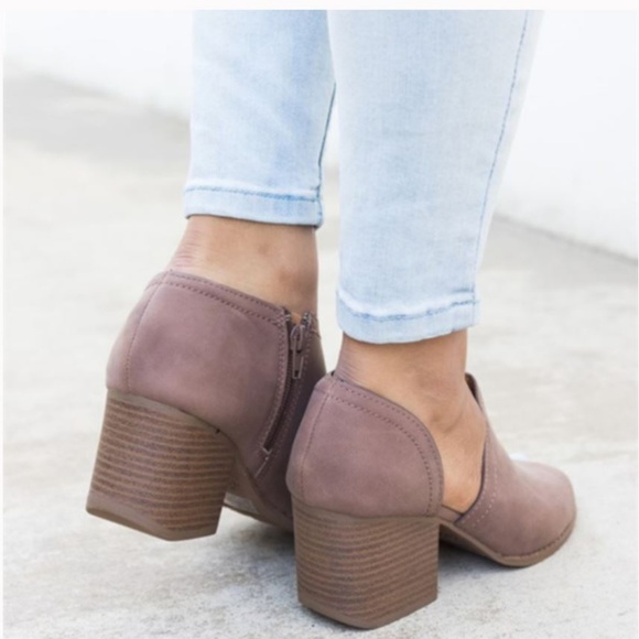 LAST ONE! Sz 10, Cut Out Side Zip Peep Toe Booties - Picture 3 of 3